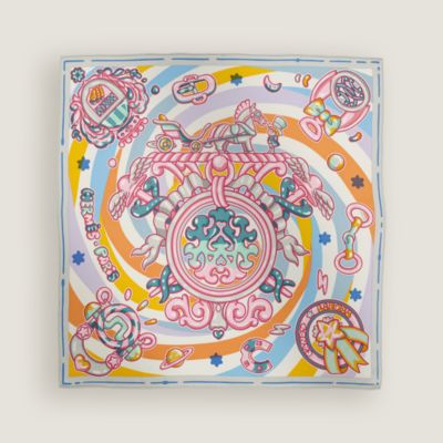 ⭐︎新品未使用⭐︎ エルメス　カレ　70 ファニーアイスクリーム エルメス早速気になる・・・カレ 70 《ファニー・アイスクリーム